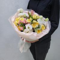 Букет из эустомы, кустовых роз и альстромерий