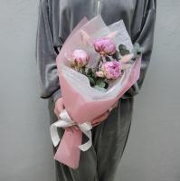 Букет-комплимент из пионов