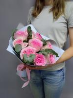 Букет из роз с эвкалиптом