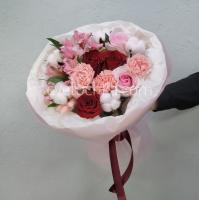 Букет с розами, альстромериями и хлопком с доставкой в Челябинске 