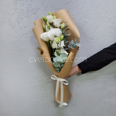 Букет-комплимент из эустомы