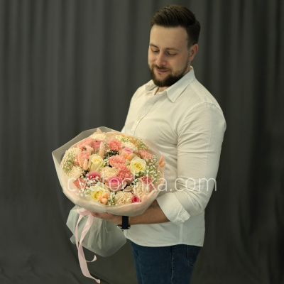 "Кутюр" букет с розами, гвоздиками и сухоцветами