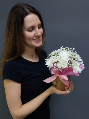 Стаканчик с хризантемой