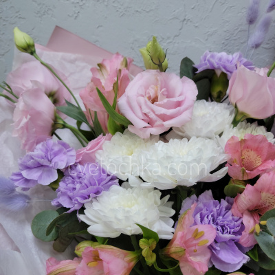 "Жизнь прекрасна" нежный букет с эустомой