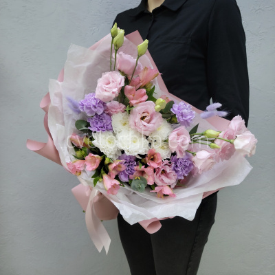 "Жизнь прекрасна" нежный букет с эустомой