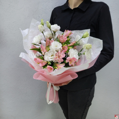 Букет из эустомы и альстромерий с доставкой в Челябинске