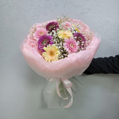 Герберы мини с гипсофилой