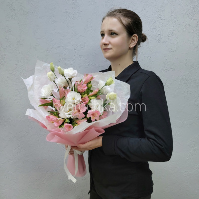 Букет из эустомы и альстромерий