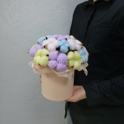 Коробочка с цветным хлопком