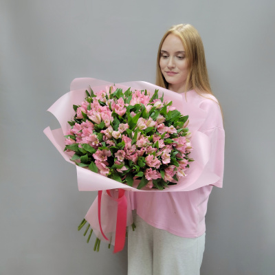 Букет из 35 розовых альстромерий