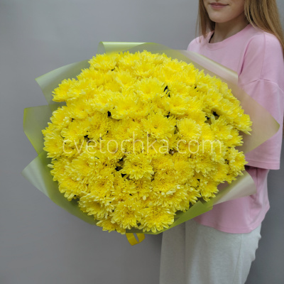 Букет из 25 желтых кустовых хризантем