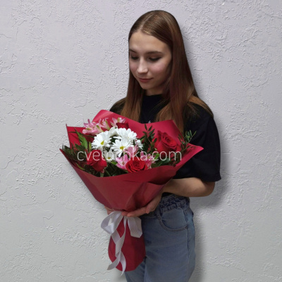 "Казанова" букет с красными розами, хризантемой и альстромериями