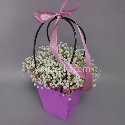 Белая гипсофила в сумочке. Цвет сумочки из наличия