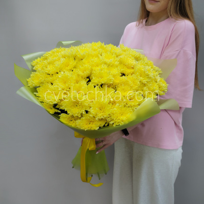 Букет из 25 желтых кустовых хризантем
